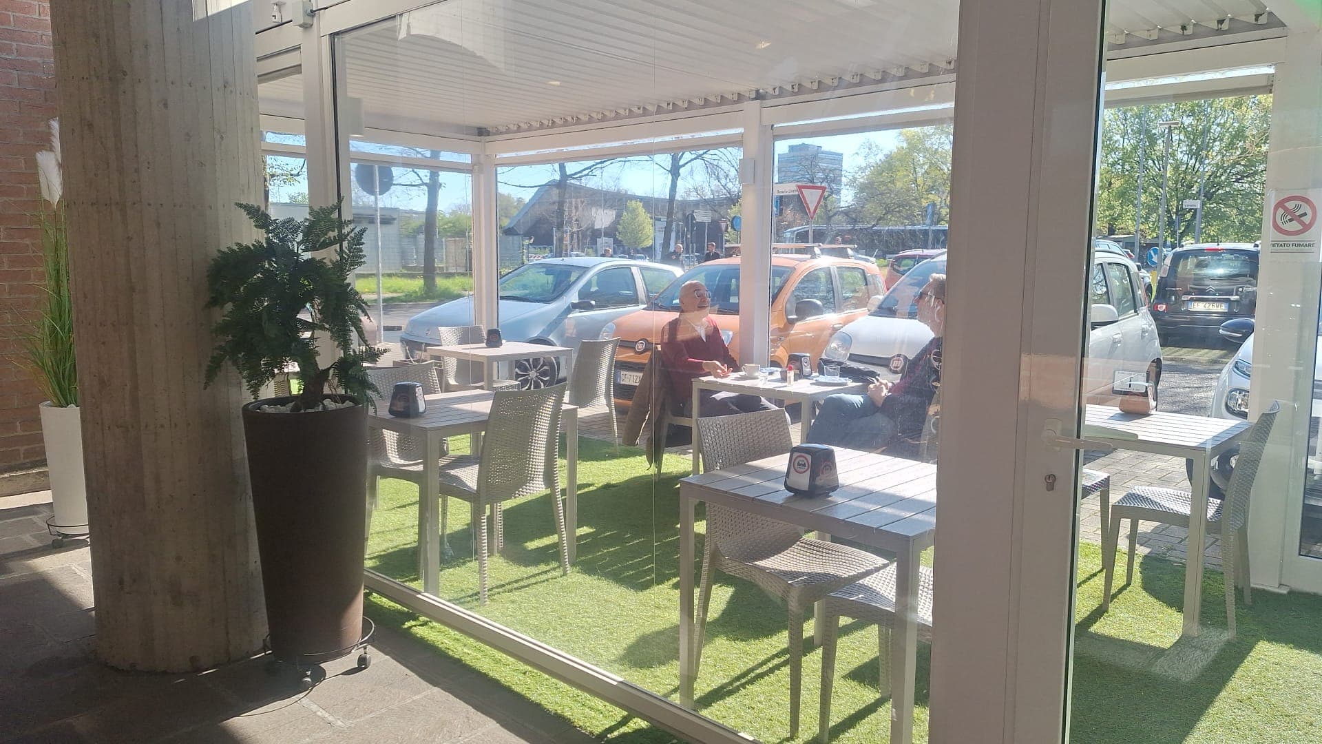 Pergola con vetrate per bar